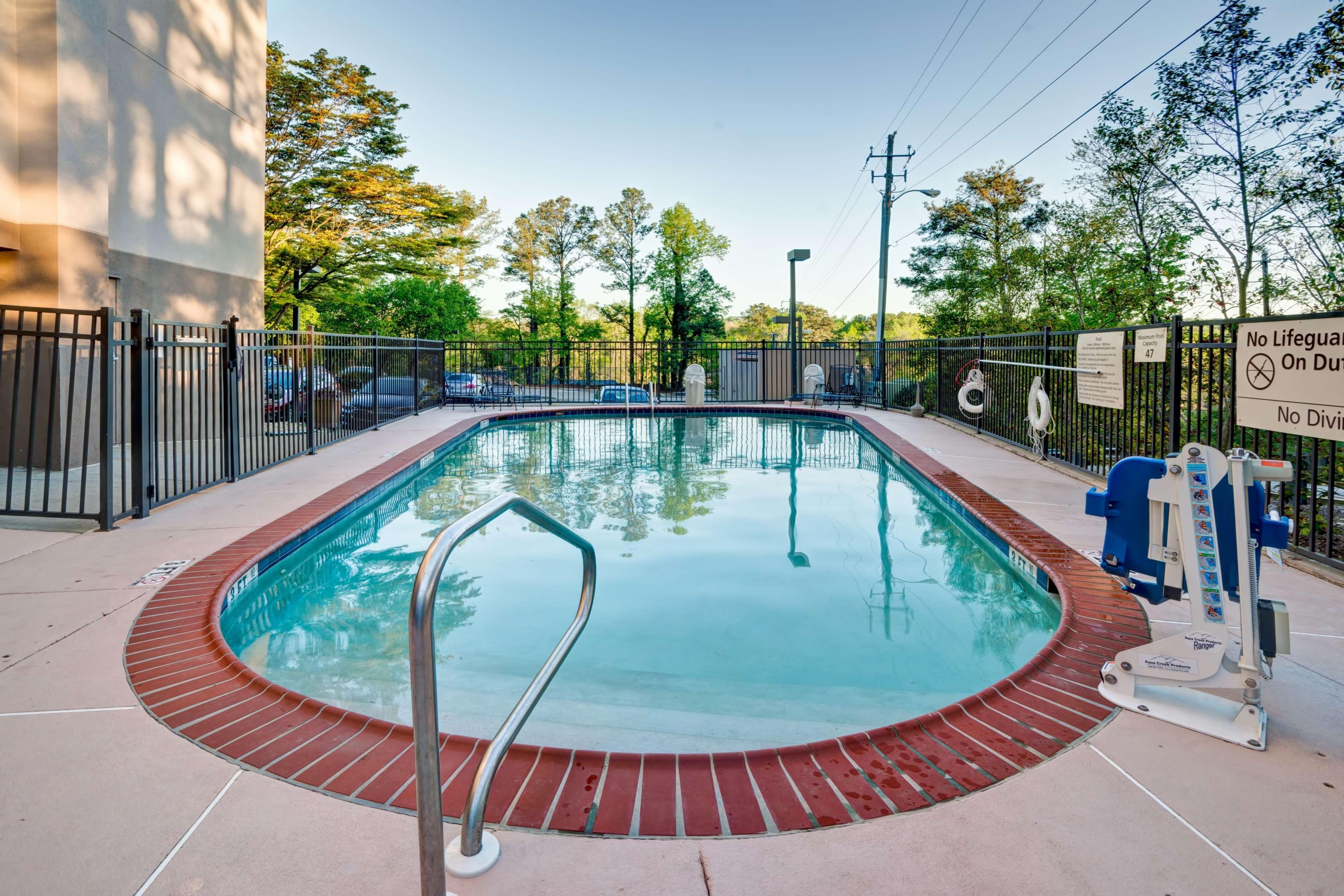 Hampton Inn Birmingham/Mountain Brook Экстерьер фото