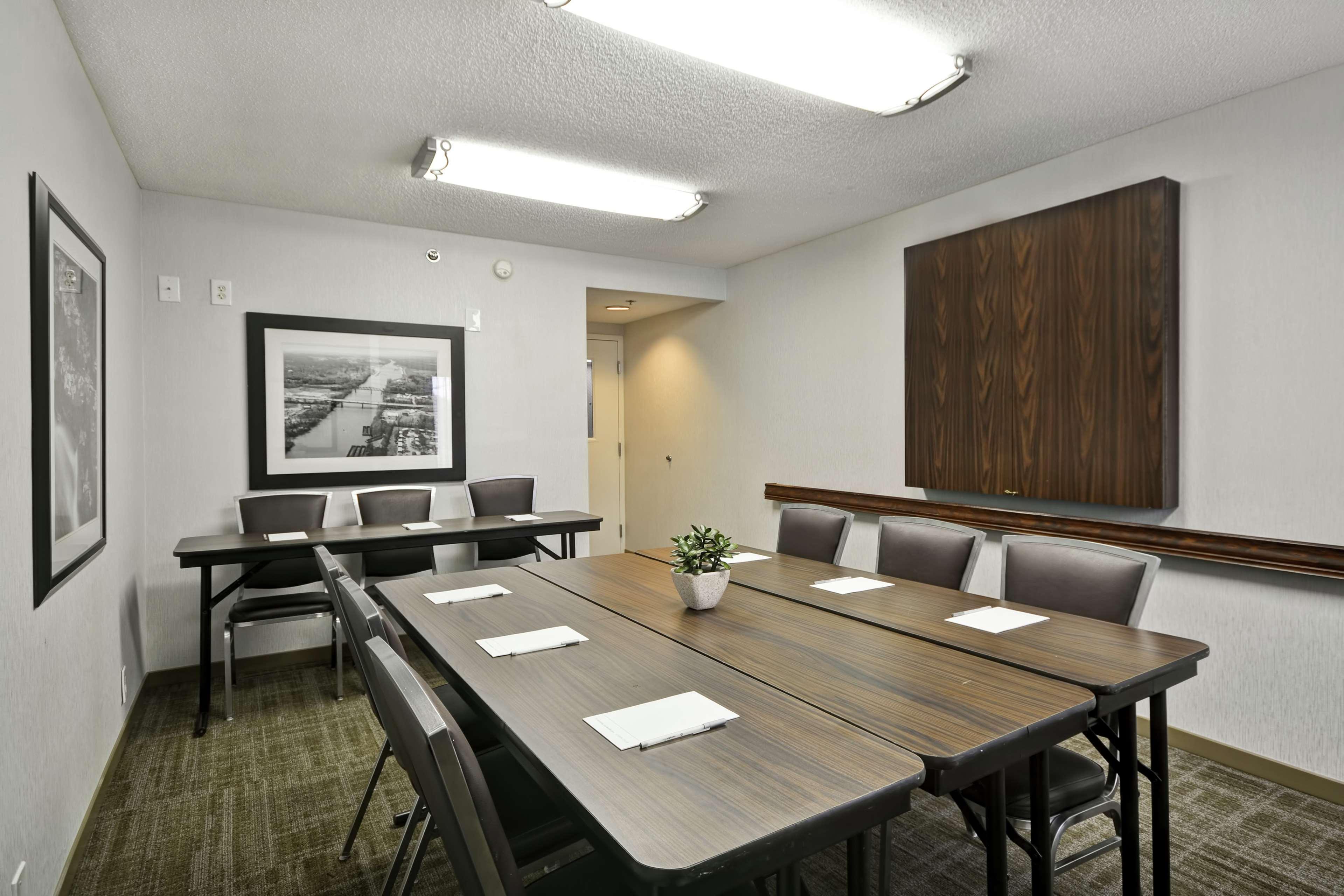 Hampton Inn Birmingham/Mountain Brook Экстерьер фото