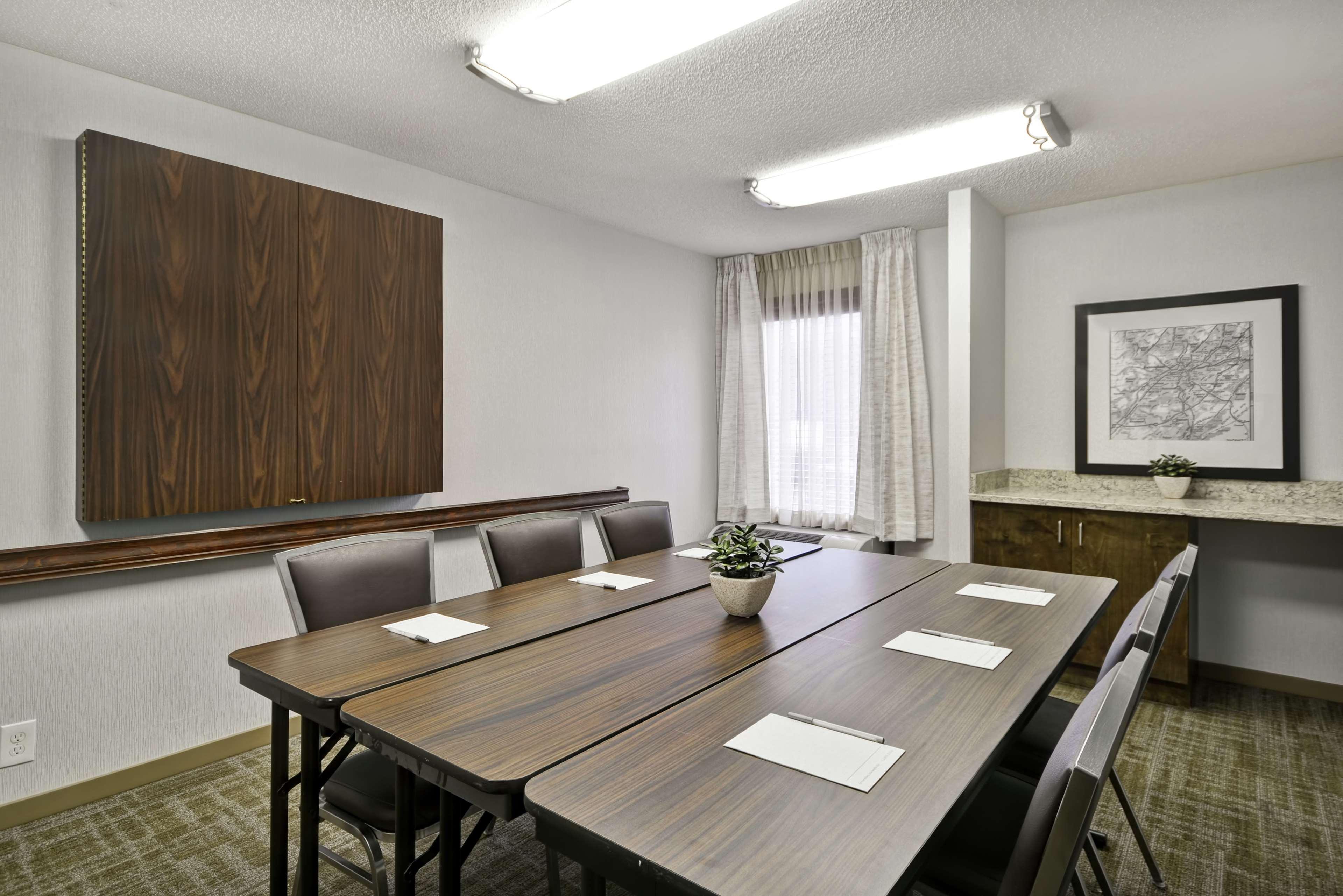 Hampton Inn Birmingham/Mountain Brook Экстерьер фото