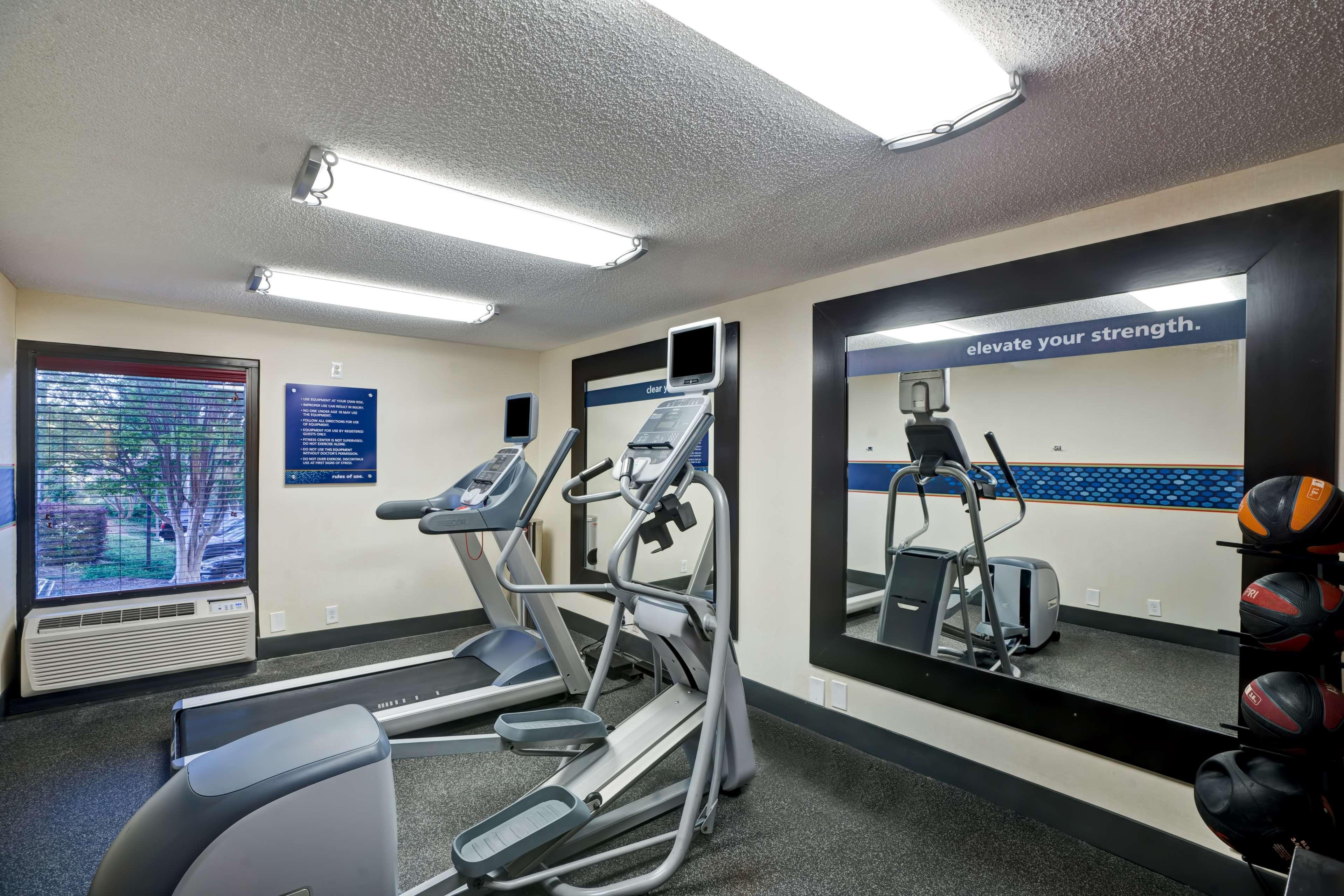 Hampton Inn Birmingham/Mountain Brook Экстерьер фото