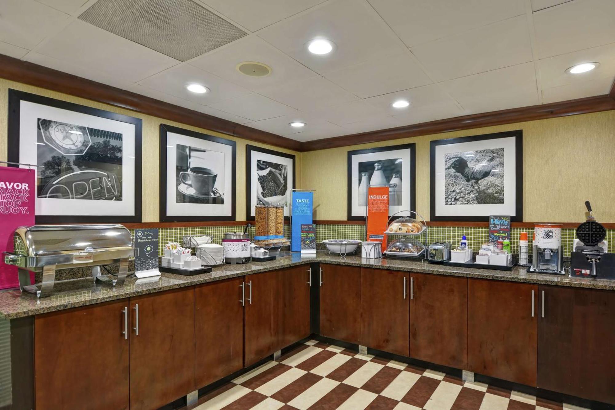 Hampton Inn Birmingham/Mountain Brook Экстерьер фото