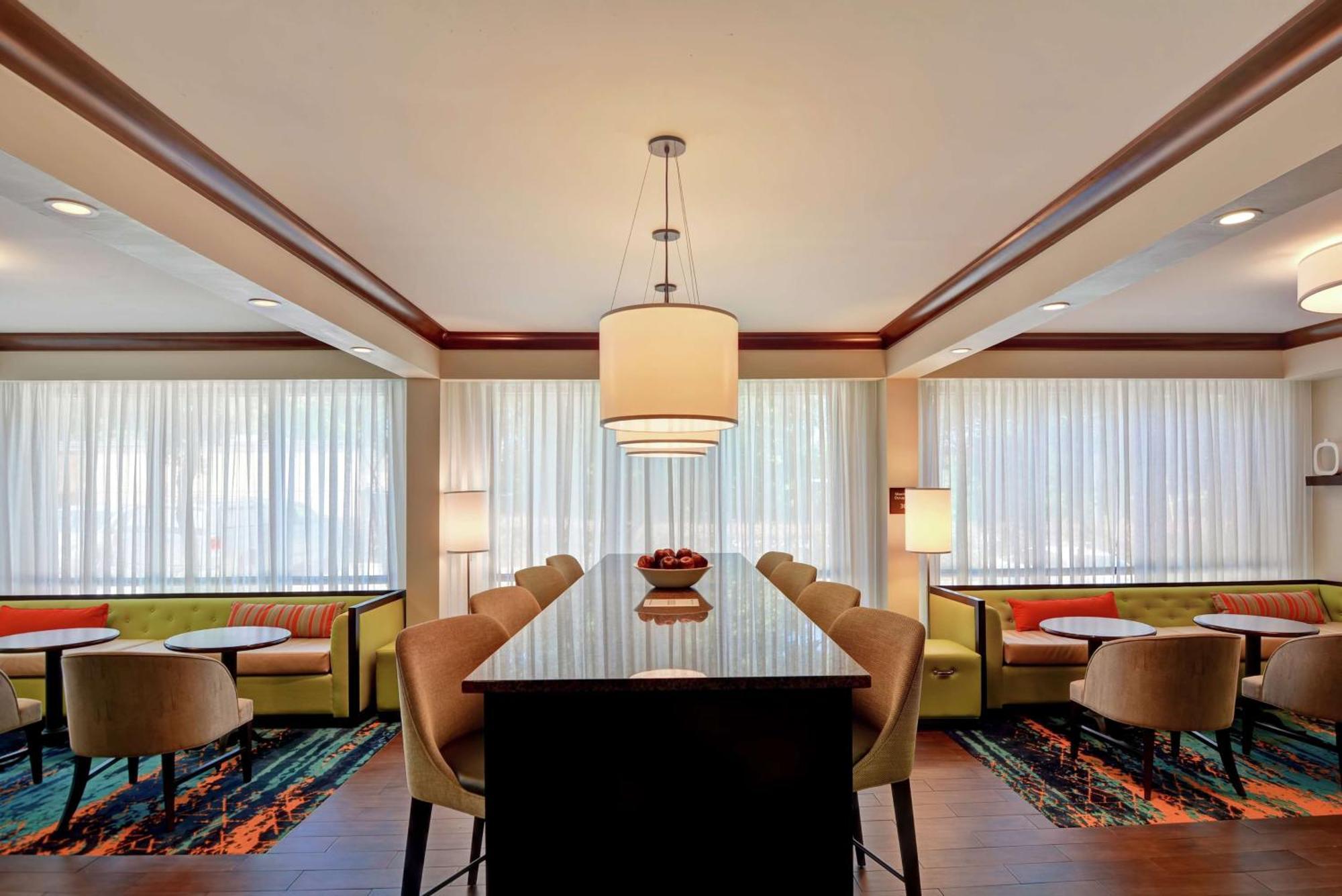 Hampton Inn Birmingham/Mountain Brook Экстерьер фото