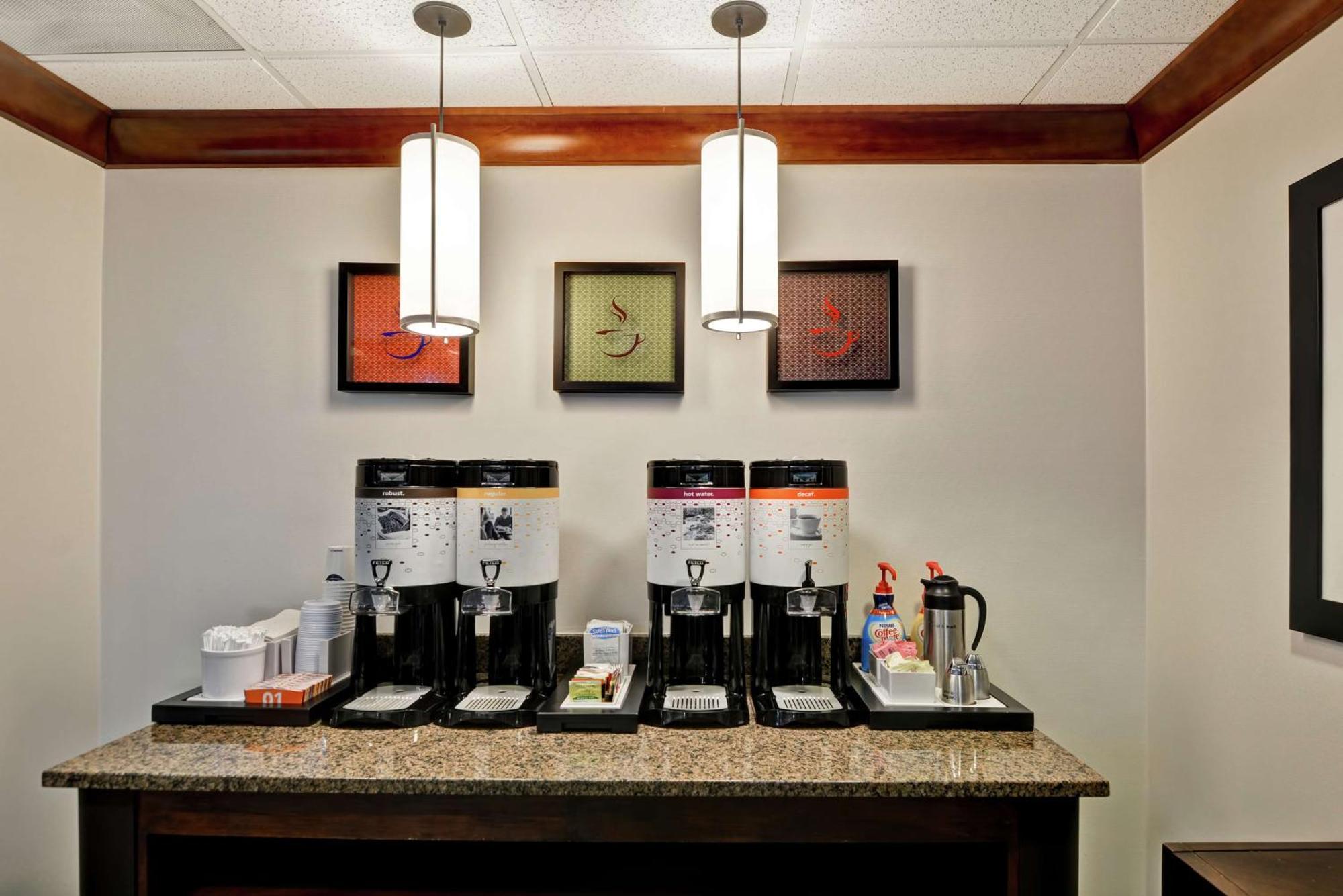 Hampton Inn Birmingham/Mountain Brook Экстерьер фото