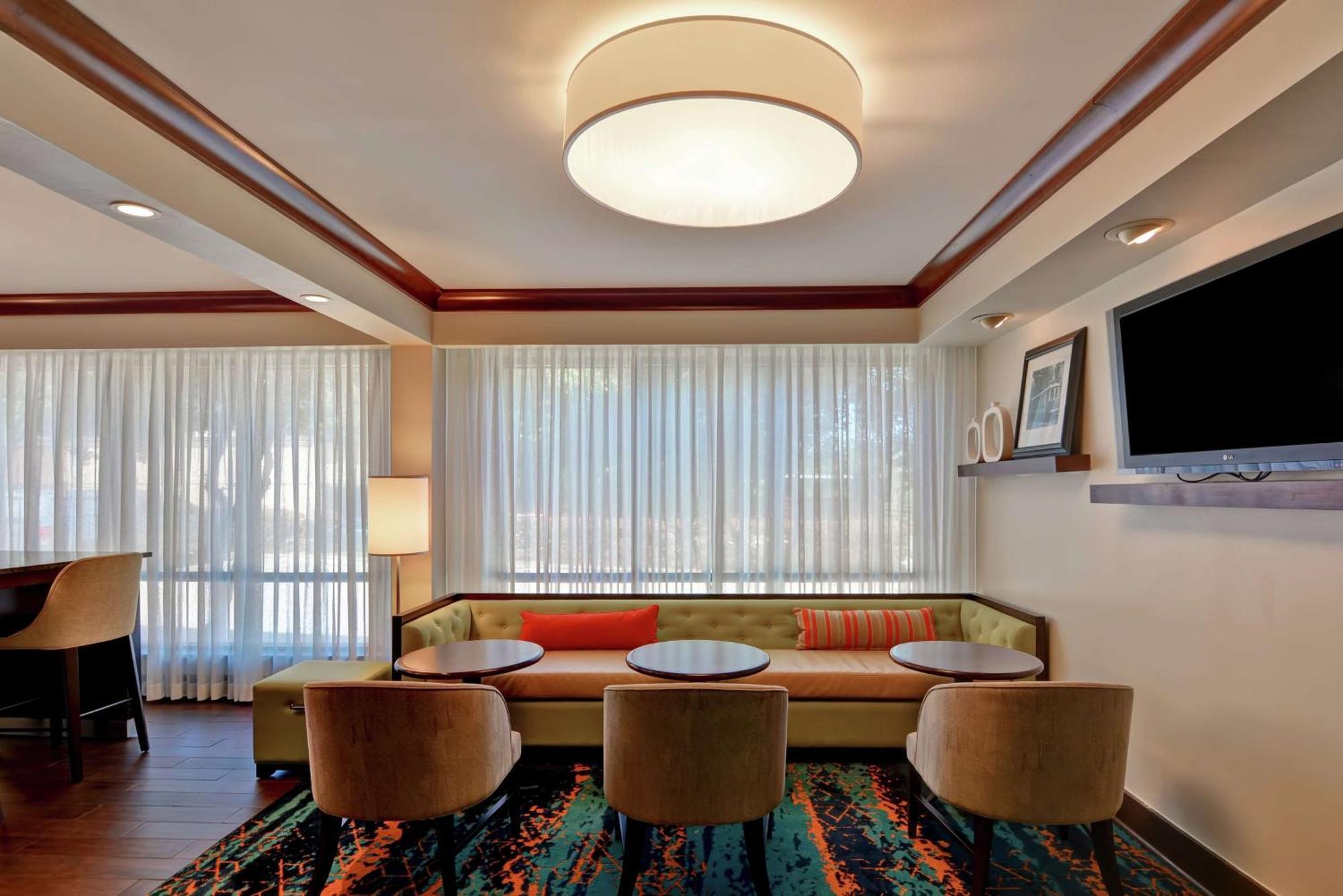 Hampton Inn Birmingham/Mountain Brook Экстерьер фото