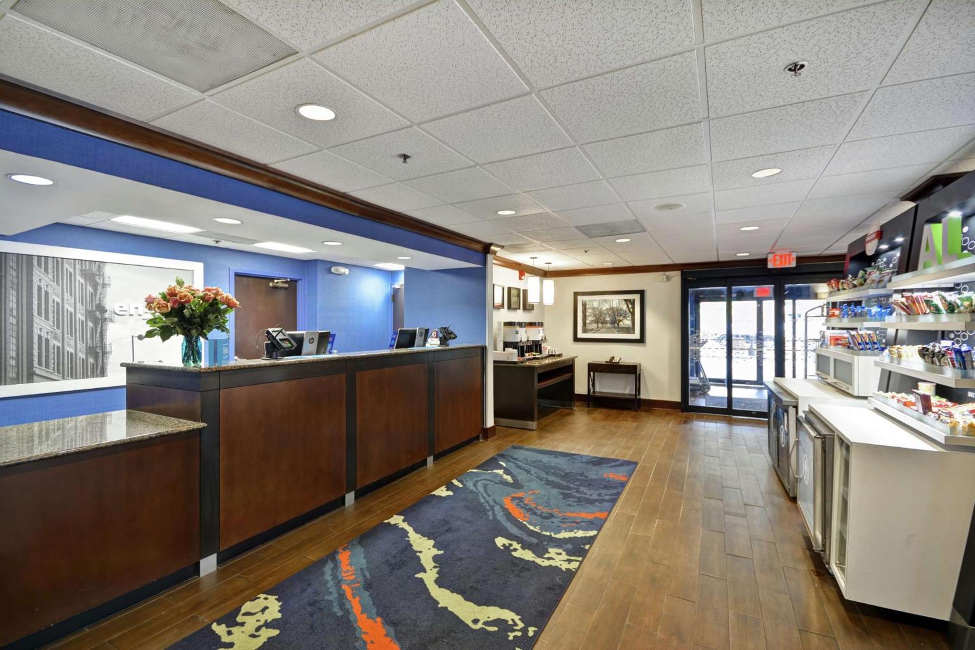 Hampton Inn Birmingham/Mountain Brook Экстерьер фото